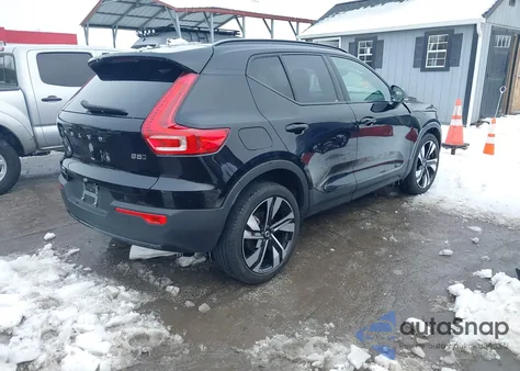 2023 Volvo Xc40 B5 Plus Dark Theme z USA, uszkodzony, nr VIN YV4L12UW1P2112497